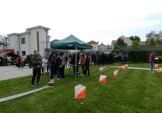 Katonai toborzás Berettyóújfaluban 07